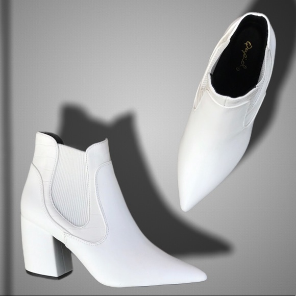 Qupid Shoes - Qupid White Pointed Toe Ankle Block Heel Bootie
